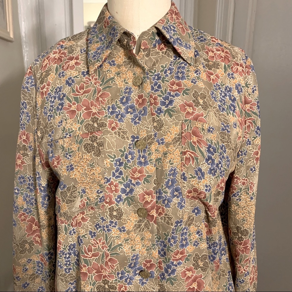 Beautiful vintage shirt size large